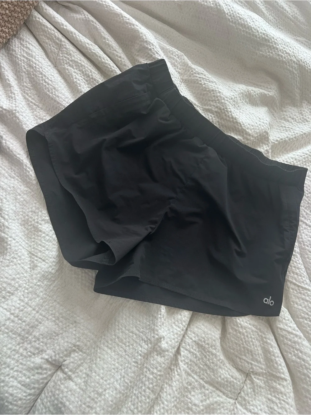 Alo black dolphin playmaker short L